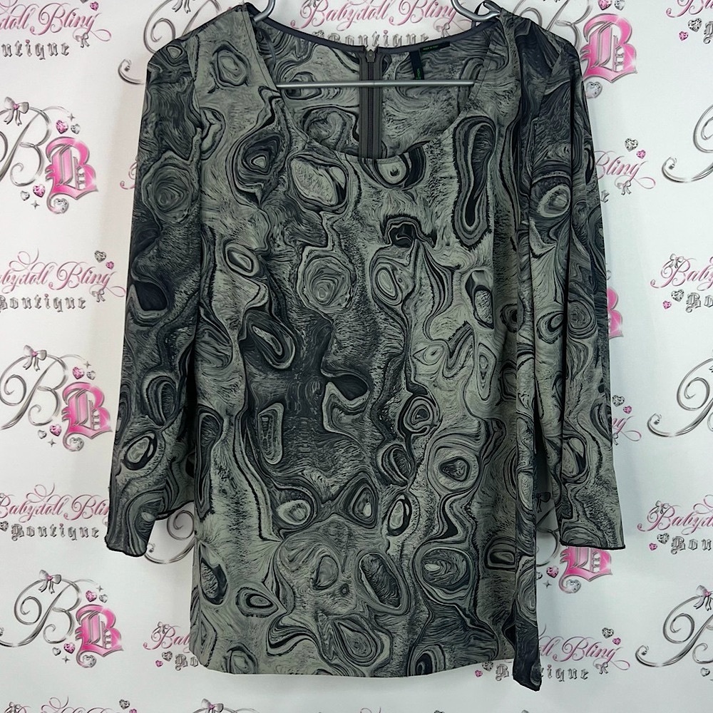 United Colors Of Benetton top blouse made in Italy 🇮🇹 Swirl Patterned Gray